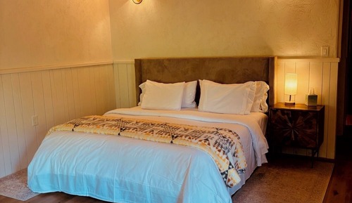 Room, River View