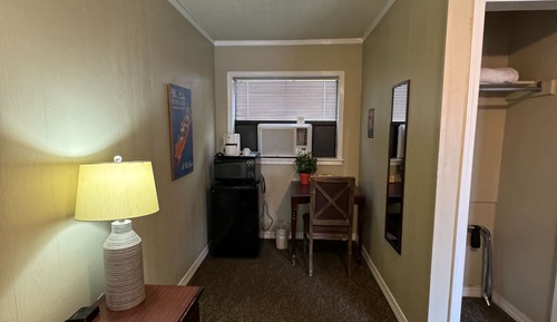 Basic Room, 1 Queen Bed, Non Smoking
