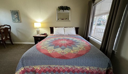Basic Room, 1 Queen Bed, Non Smoking