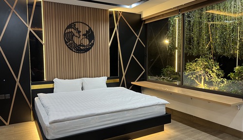 Family Single Room, 1 King Bed with Sofa bed, Private Bathroom