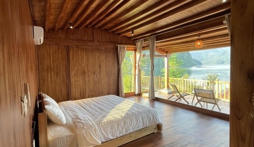 Signature Room, Balcony, Lake View