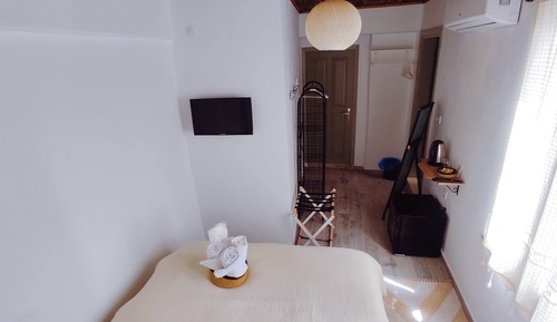 Economy Room