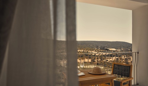 Deluxe Room, 1 King Bed, Valley View