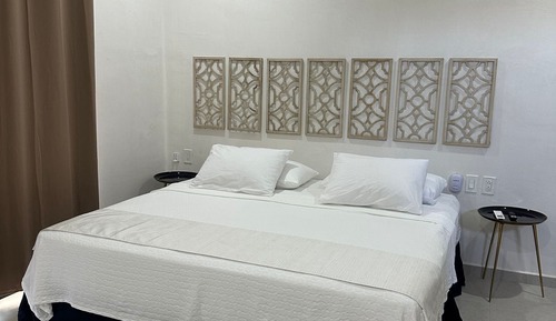 Deluxe Room, 1 King Bed, Non Smoking, Private Bathroom