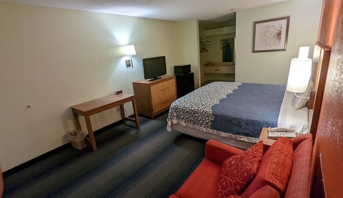 Room, 1 King Bed, Non Smoking, Microwave