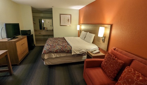 Room, 1 King Bed, Smoking, Microwave