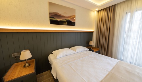 Standard Room, 1 King Bed, Smoking, Balcony
