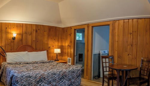 One Bedroom Cabin with Kitchen