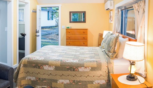 Luxury Cabin with Kitchen & Hot Tub