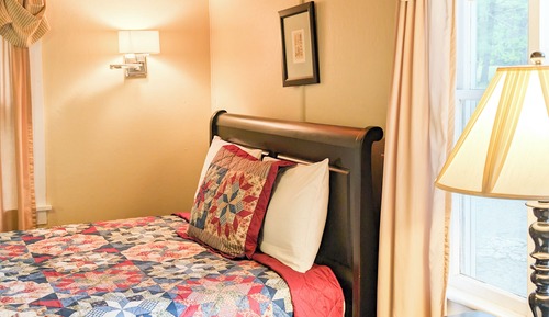 One Bedroom Cabin with Kitchen & Enclosed Porch