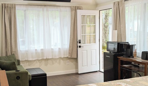 One Bedroom Cabin with Deck