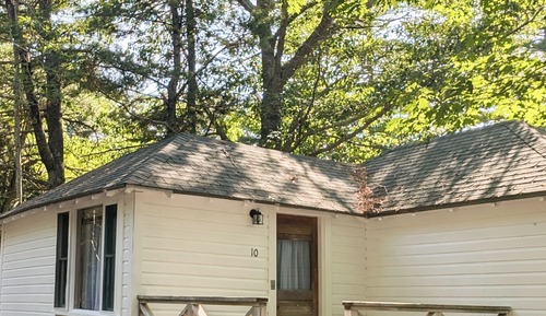 One Bedroom Cabin with Deck (Studio)