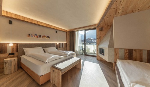 Deluxe Studio Suite, Balcony, Mountain View