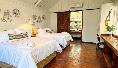 Panoramic Cabin, 2 Queen Beds, Hot Tub, Mountain View