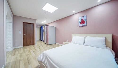 Room (ERION family)