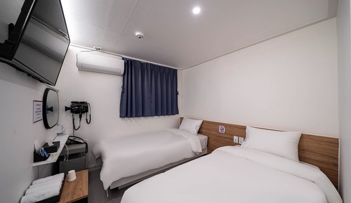 Twin Room (A)