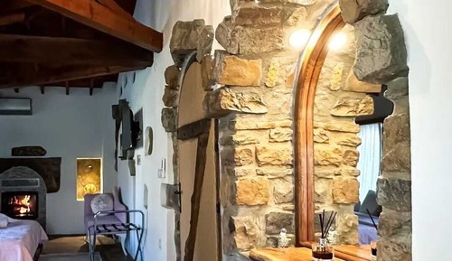 Honeymoon Studio