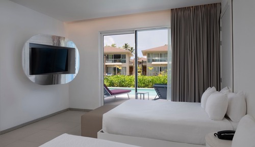 Deluxe Room, 2 Queen Beds (Swim Up)