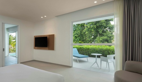 Suite, 1 King Bed (Master, Swim Up,)