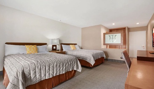 Standard Double Room, 2 Queen Beds, Golf View