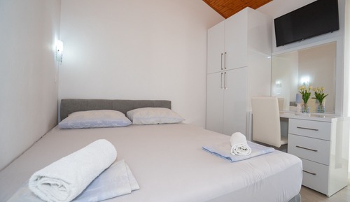 Standard Apartment, 1 Double Bed, 1 Twin Bed and 1 Twin Sofa Bed