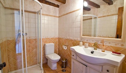 Deluxe Suite, Jetted Tub