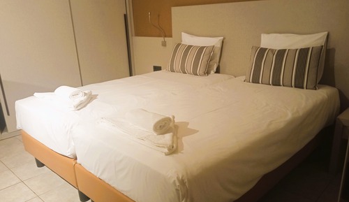 Traditional Apartment, Multiple Beds, Kitchen