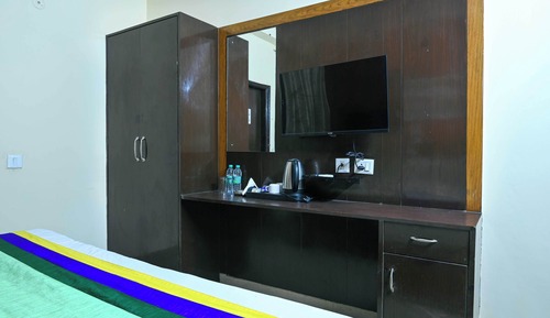 Economy Room