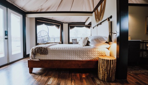Luxury Studio Suite, Hot Tub, Lake View