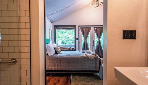 Premier Studio Suite, Hot Tub, Lake View