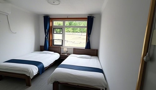 Economy Room, Private Bathroom, Mountain View
