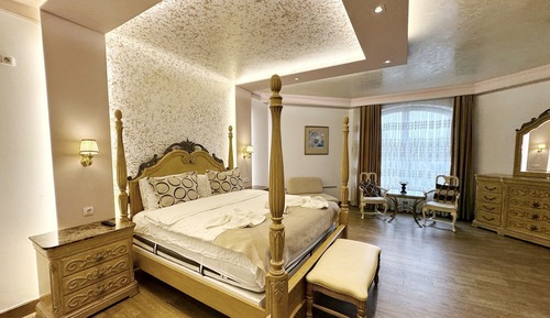 Premium Quadruple Room, 1 King Bed, Garden View