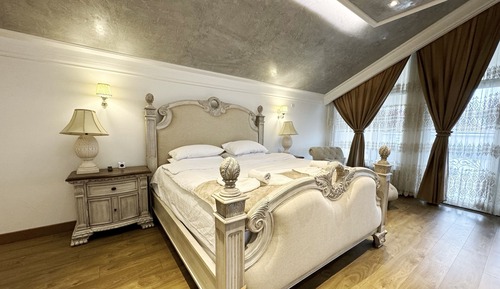 Executive Room, Hot Tub