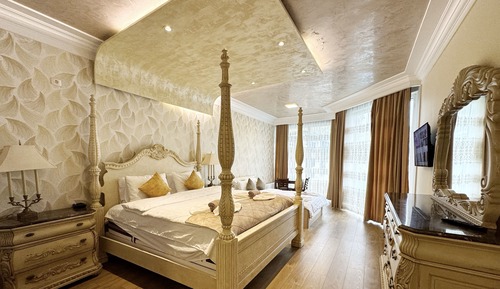 Exclusive Room, Hot Tub, Poolside