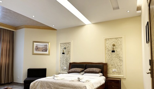 Economy Room, Pool Access