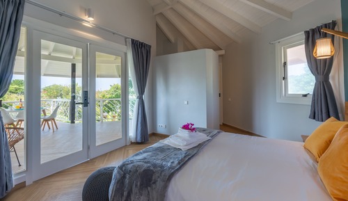 Superior Studio Suite, 1 Queen Bed, Kitchenette, Garden View