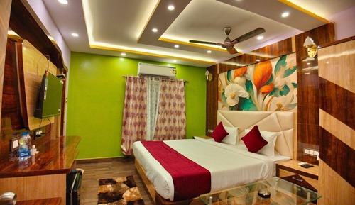 Silver room