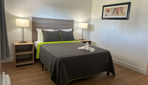 Economy Room, 1 Queen Bed
