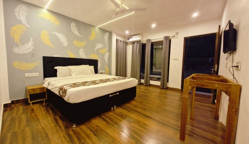 Garden View Family Room