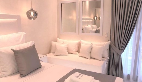 Junior Suite, 1 Queen Bed, Garden View