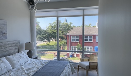 Apartment 202, 1 King Bed, Non-Smoking