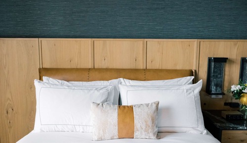 Superior Room, 2 Queen Beds, Mountain View