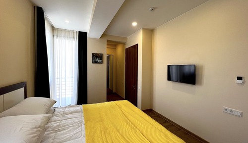 Room, 1 King Bed, Accessible, Garden View