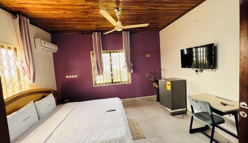 Basic Single Room, 1 Queen Bed, Ensuite