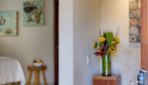 Luxury Studio, 1 King Bed, Kitchenette, Pool View