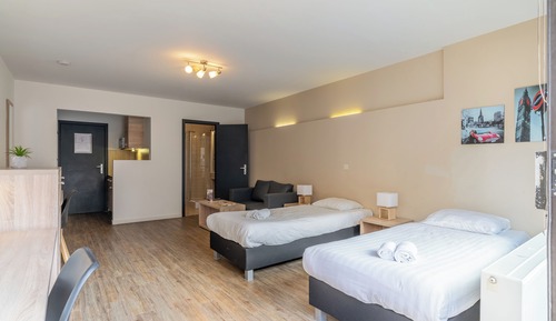 Room, Multiple Bedrooms