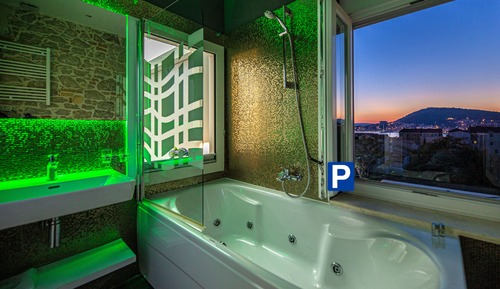 Deluxe Double or Twin Room, Partial Sea View