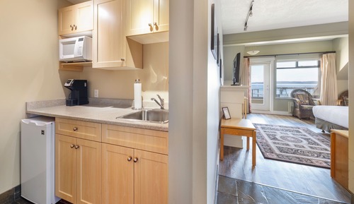 Deluxe Studio Suite, 1 King Bed, Ocean View