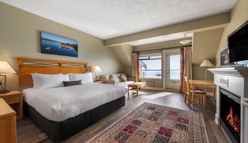 Deluxe Studio Suite, 1 King Bed with Sofa bed, Ocean View