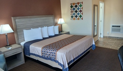 Standard Room, 1 King Bed